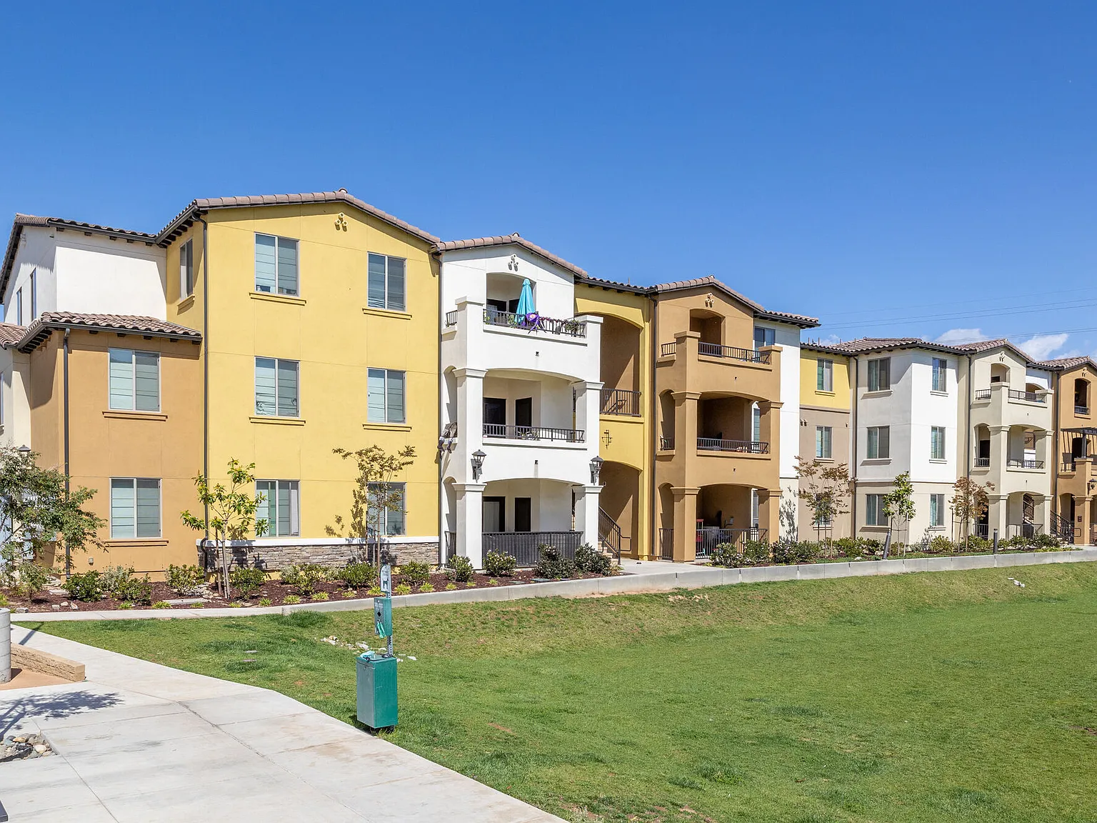 Centennial Gardens Apartments — Photo 1