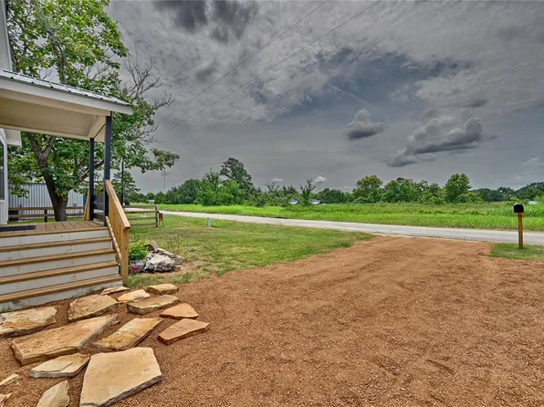 626 Front St, New Ulm, TX 78950