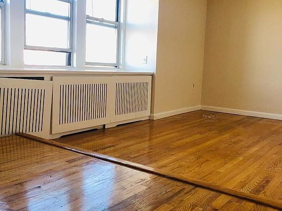 4th image of 23-10 21st Ave #3FR