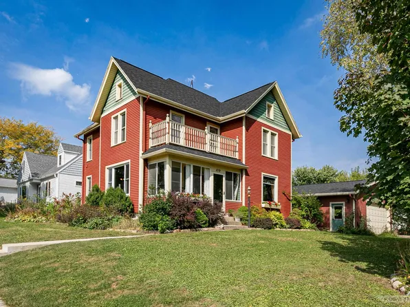 819 4th St, New Glarus, WI 53574