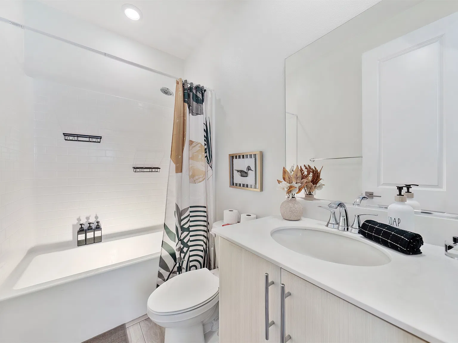 3 bed, 3.5 bath, 1790 sqft, $6,500 — Photo 4
