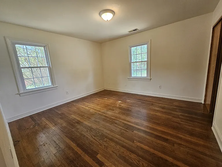 4212 Holcombe Rd — Photo 8