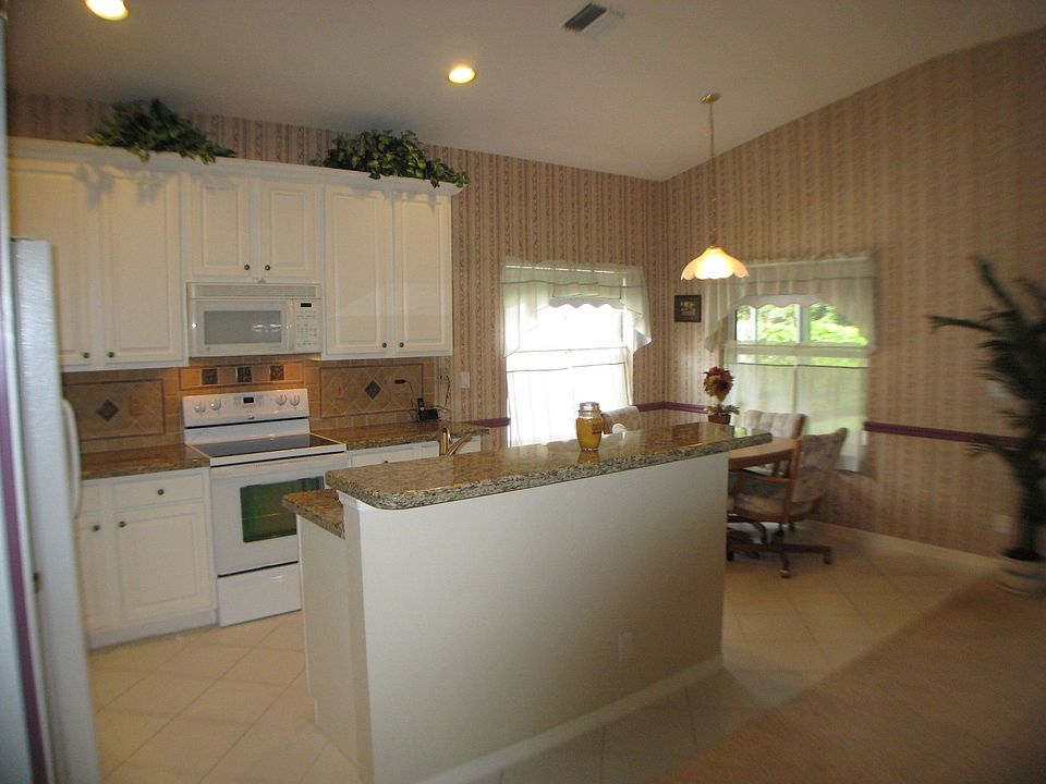 Brand New Granite Countertops & Glass top Sto Raised Panel Classic Cabinetry, 