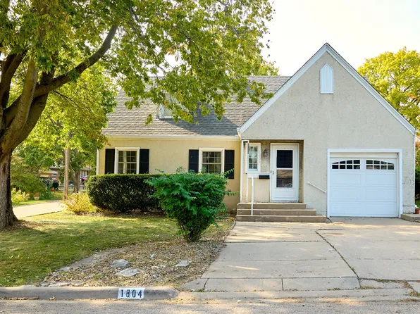 1804 Pike St, Peru, IL 61354