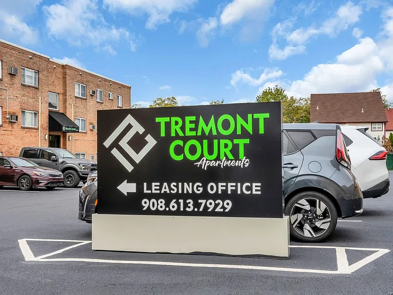 Tremont Court Apartments — Photo 14