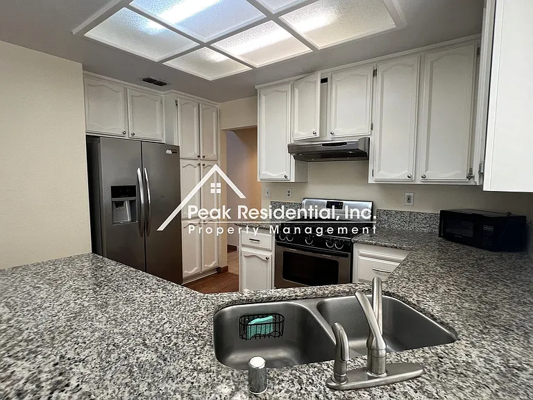 402 Harlow Ct — Photo 10