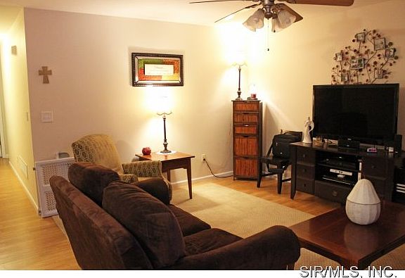 4th image of 136 Bonita St