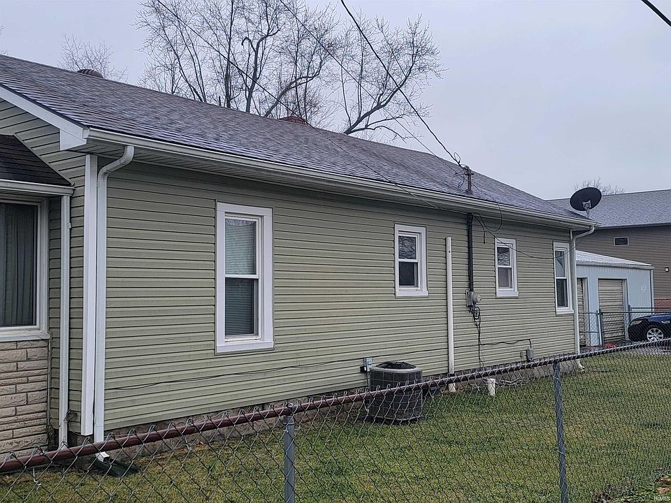 2nd image of 315 E Oak St