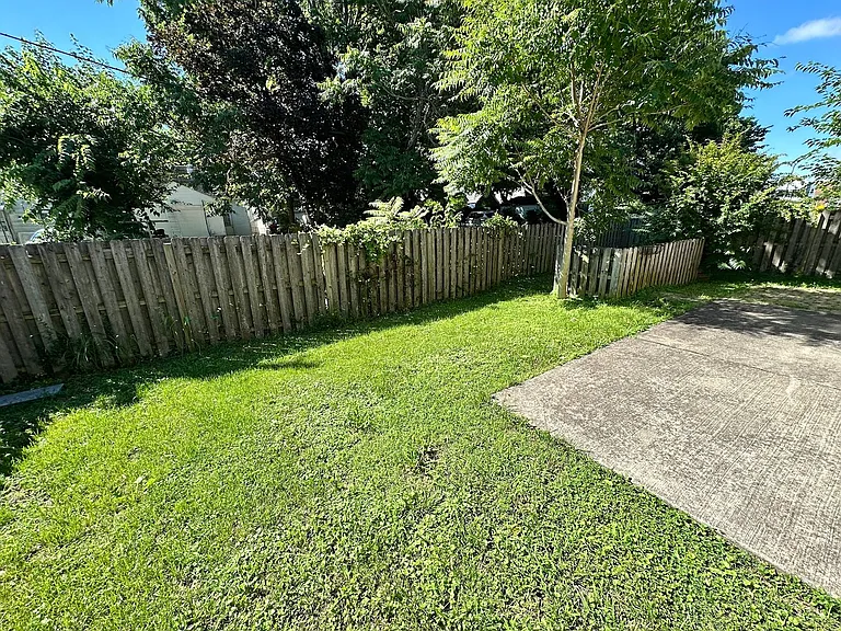 408 Cunningham Ln — Photo 27