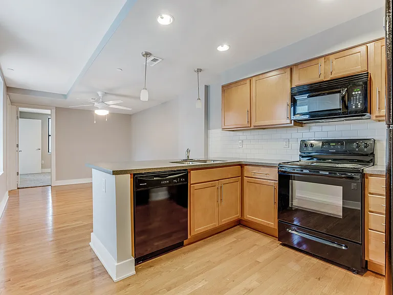 1341 Walnut St — Photo 4