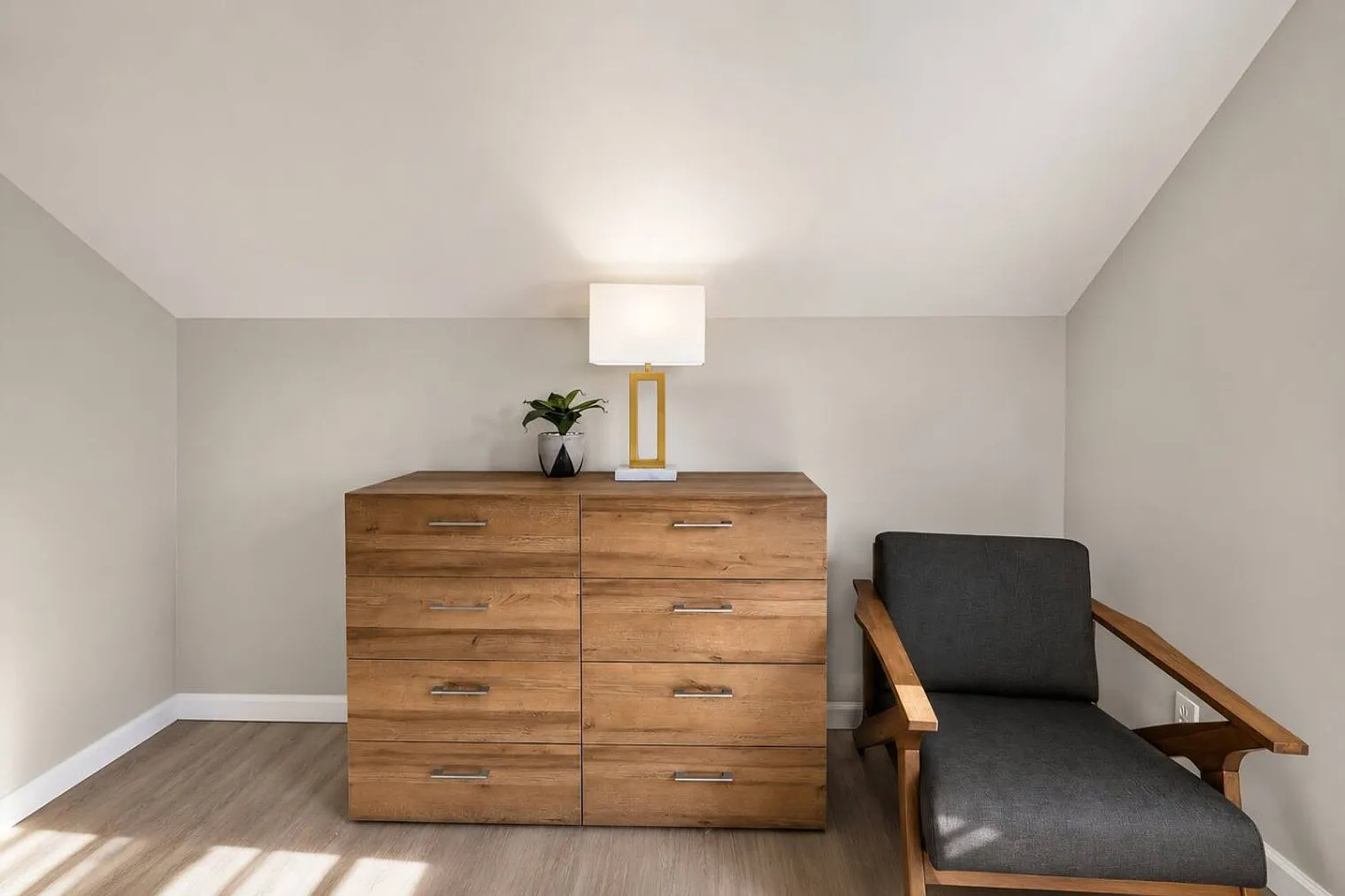 4 bed, 3.0 bath, 2152 sqft, $3,857 — Photo 4