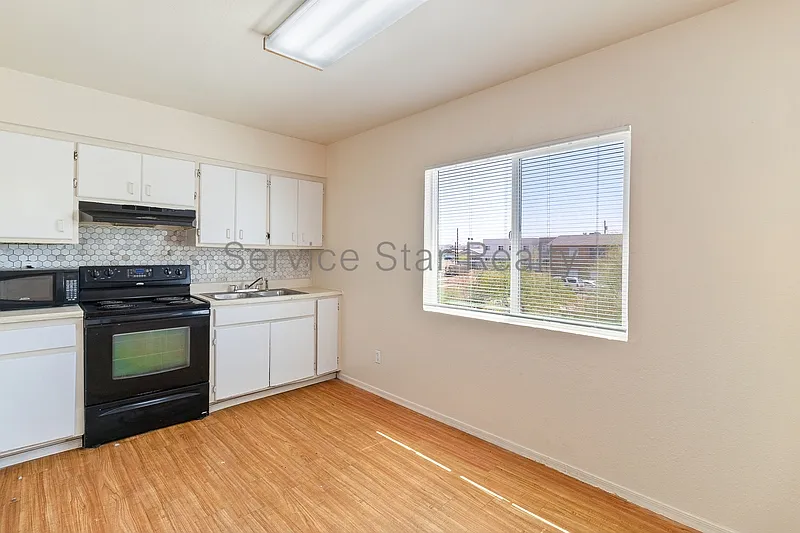 2 bed, 1.0 bath, 621 sqft, $899 — Photo 4