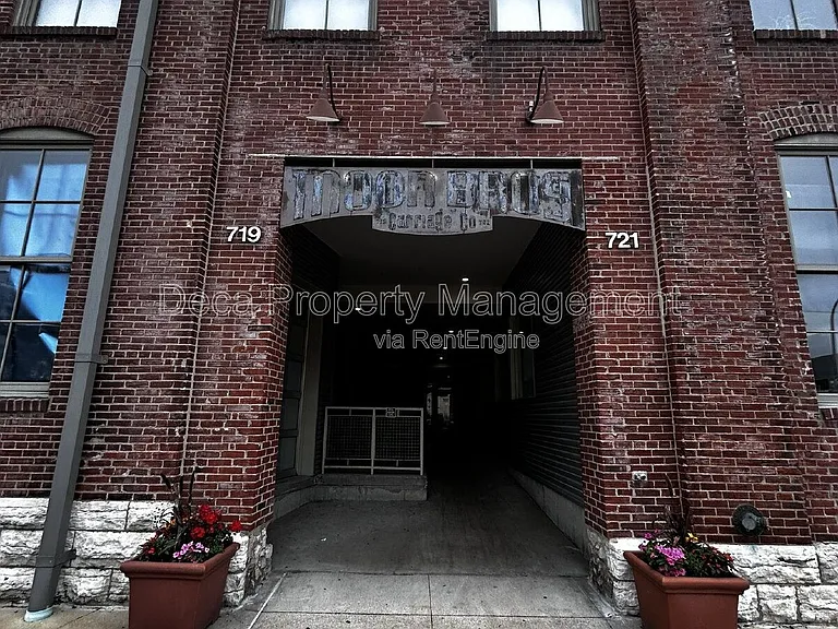 721 N 17th St #204 — Photo 2