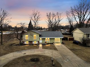 16284 W Pauline Ave, Prairie View, IL 60069