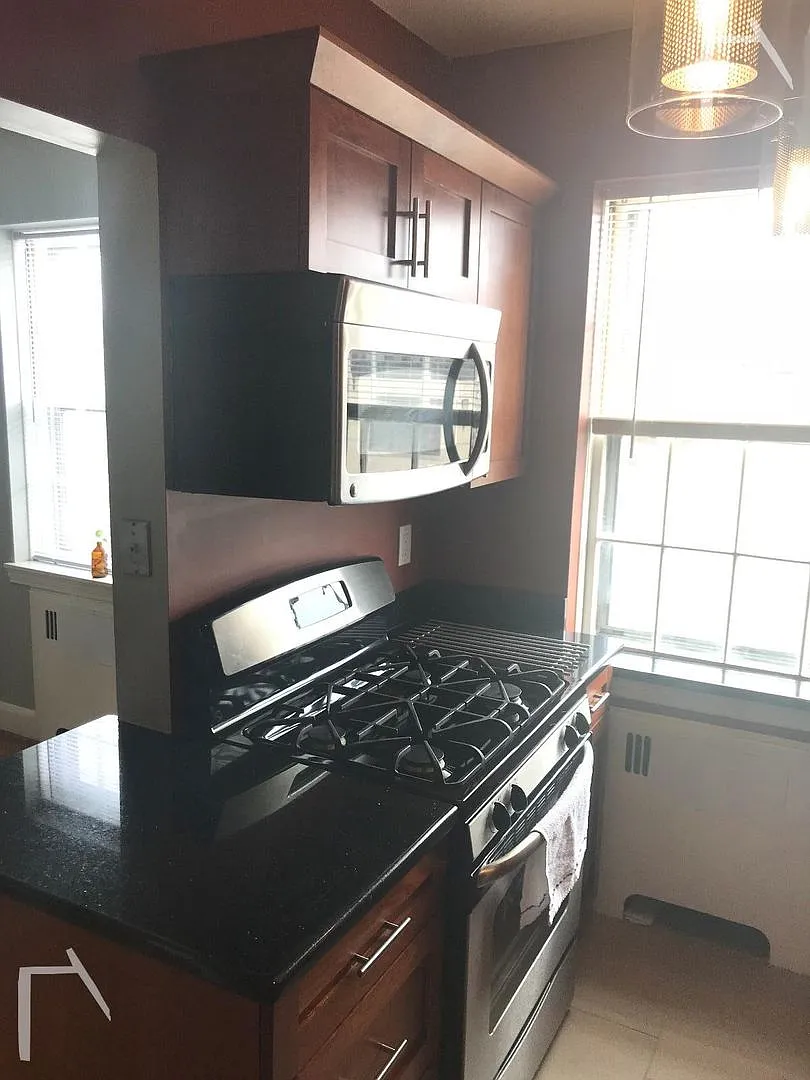 Huge 2 Bed in Brookline! 9w Parking for Rent! — Photo 3
