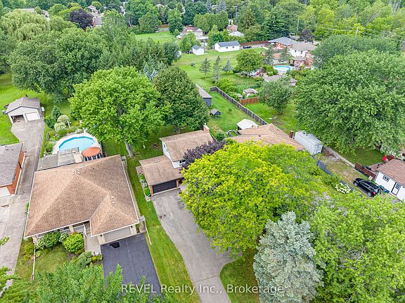 3rd image of 853 S Pelham Rd