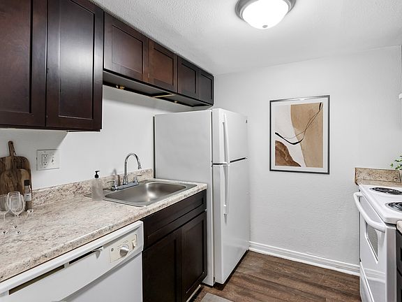 2nd image of 3225 Victoria Dr #2076