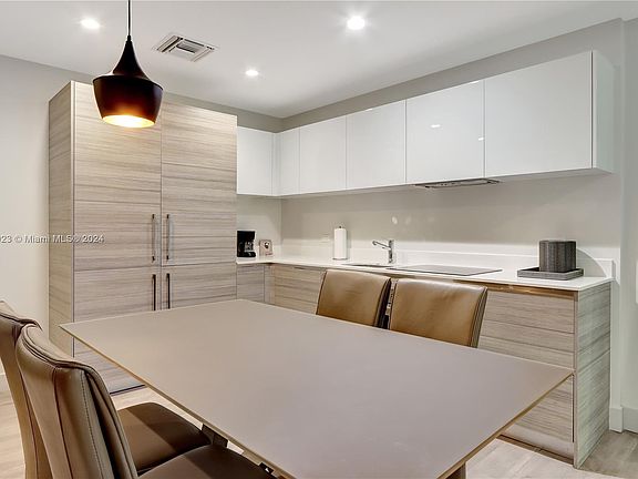 4th image of 777 Ocean Dr Unit S205