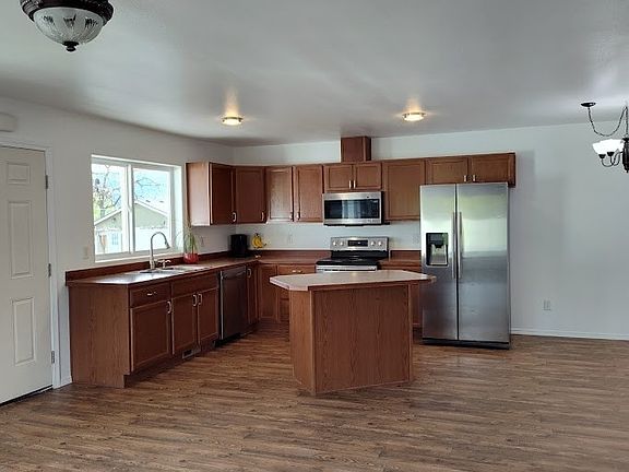 4th image of 2531 Pioneer Lane