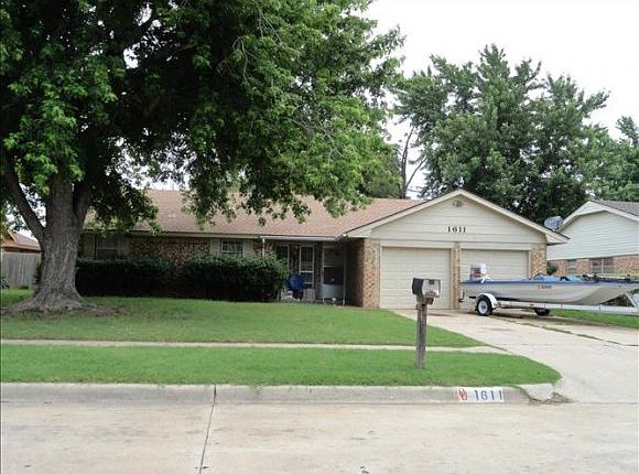 1st image of 1611 Sandalwood Dr