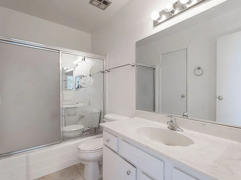 1722 E University Ave #7 — Photo 17