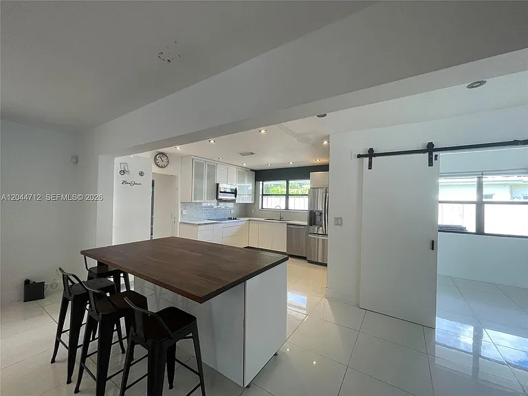 2115 Alamanda Dr — Photo 11