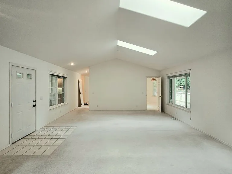 101 Mockingbird Ln — Photo 3