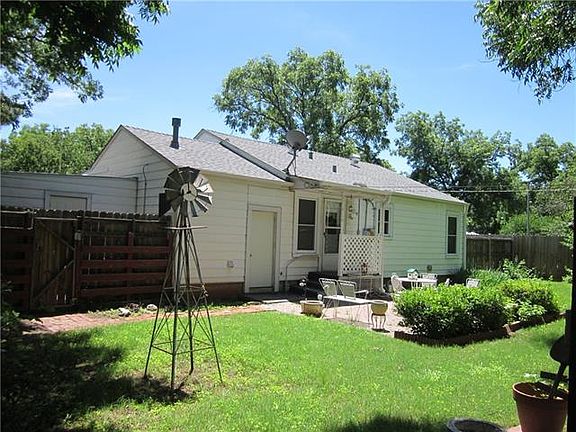 2nd image of 726 Ballinger St