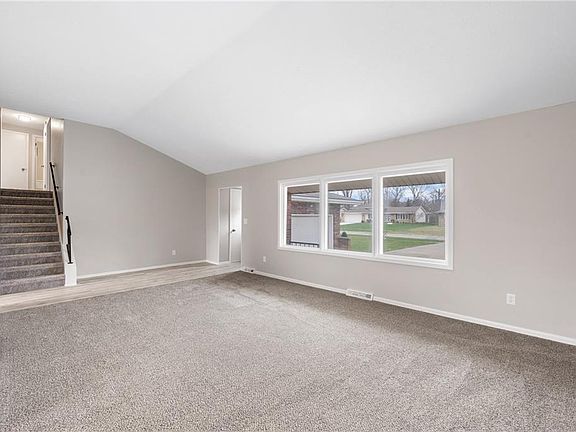 5th image of 8533 Oxford Dr