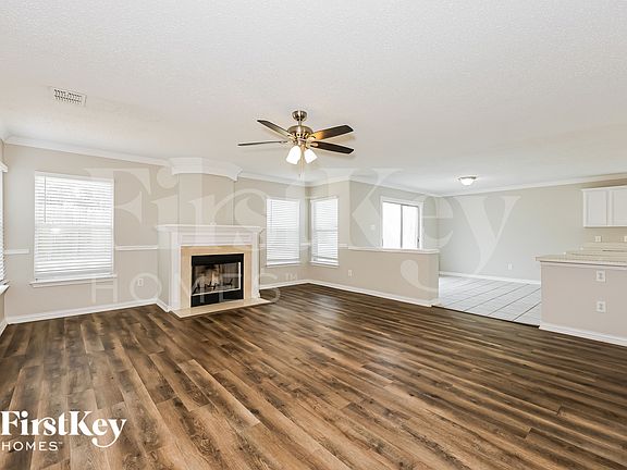 2nd image of 301 Sunset Oaks Dr
