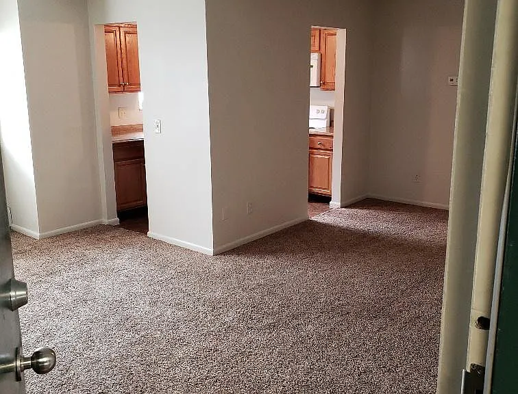 120 Riverside Ct #1-37 — Photo 2