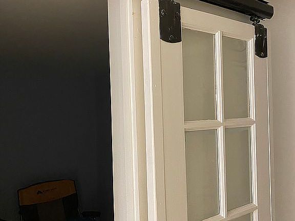 Barndoor in apartment downst