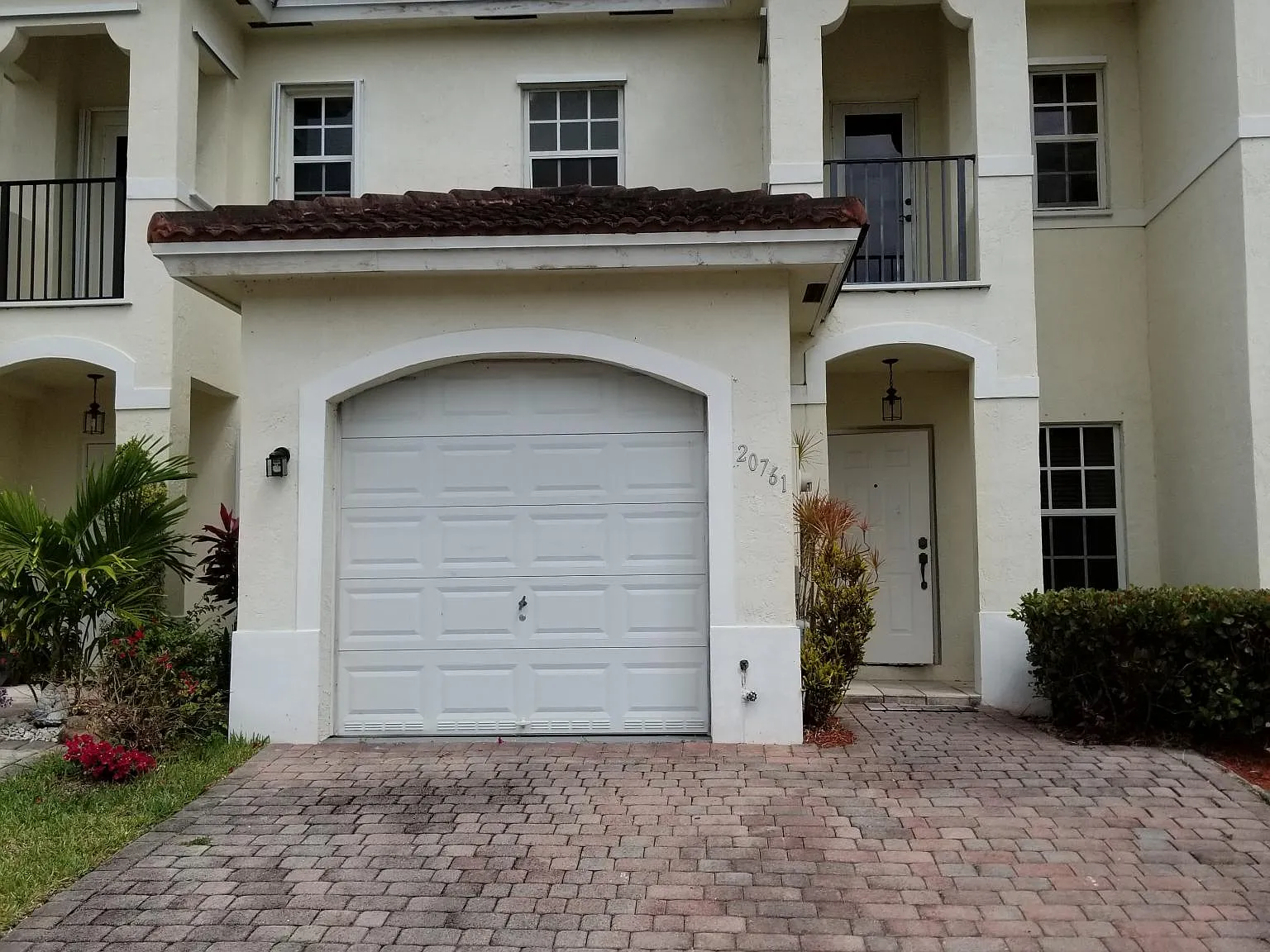 3 bed, 2.5 bath, 1750 sqft, $2,800 — Photo 1