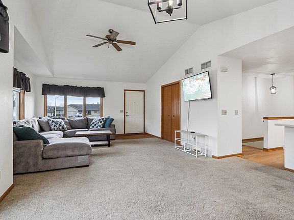 4th image of 707 Forest Glen Cir
