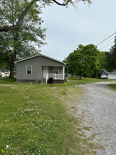 504 E Hogan St Photo 1