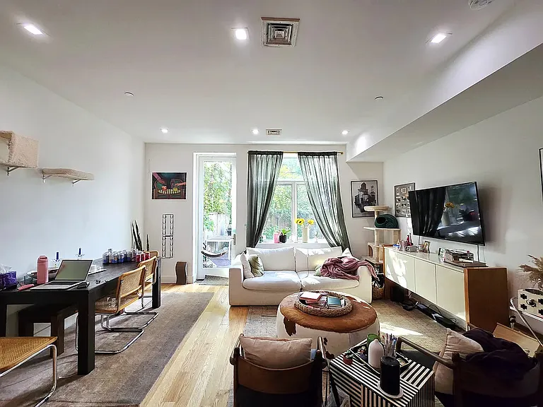 185 Schaefer St #1B — Photo 6