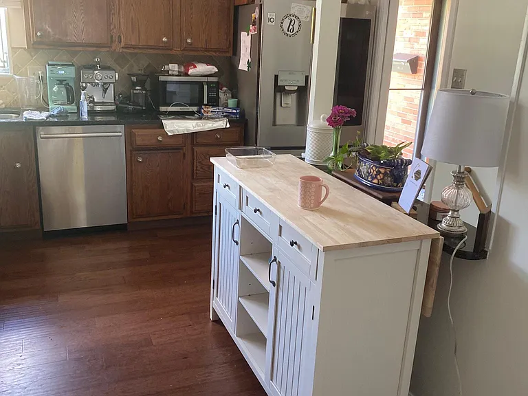 876 Robin Rd — Photo 1