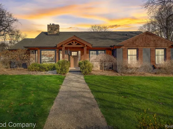 25528 Sherwood Dr, Huntington Woods, MI 48070
