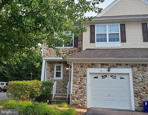 16 Scarlet Oak Dr Photo 1 16 Scarlet Oak Dr Photo 1