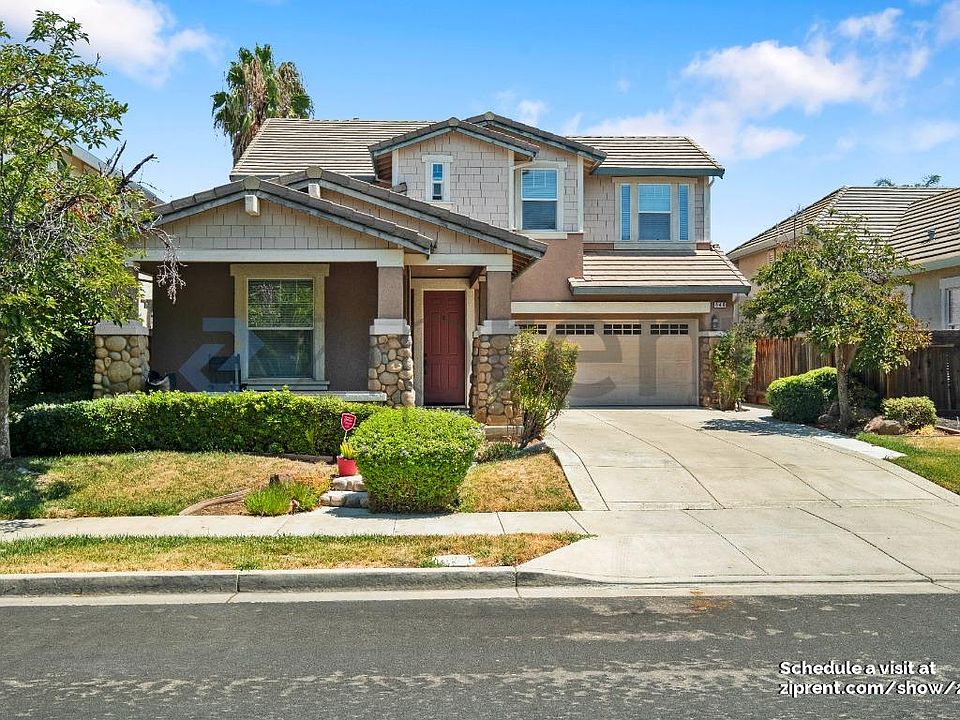 846 Shasta Daisy Dr, 2-car garage