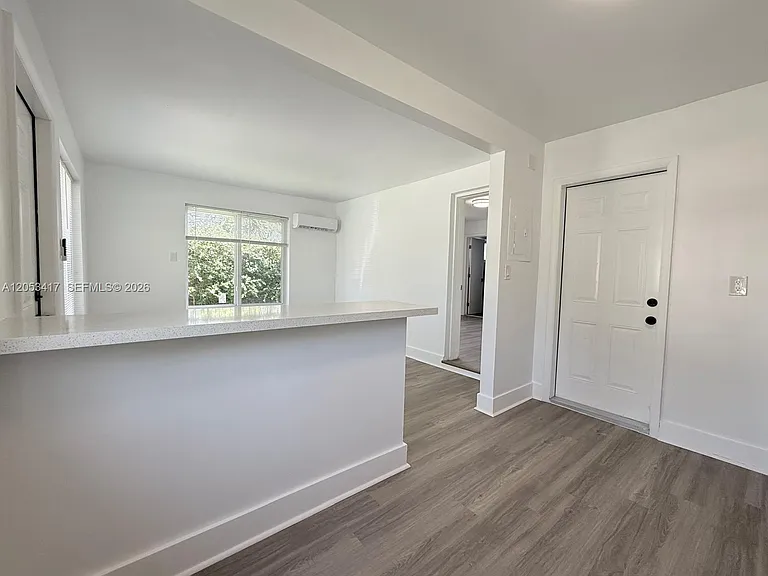 520 SW 5th St #2 — Photo 4