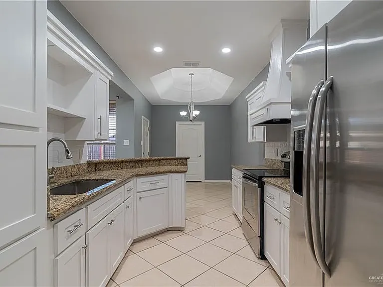 504 E Biyaneta Ave — Photo 5