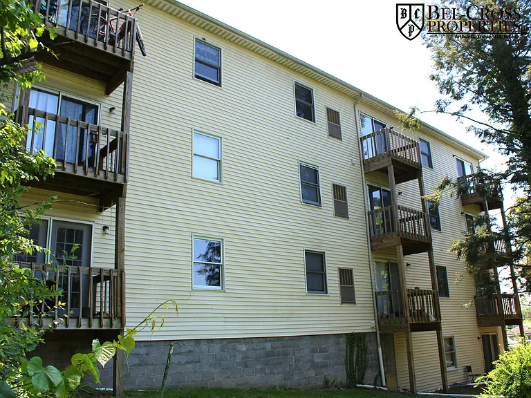 2858 University Ave — Photo 10