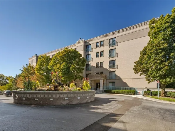 4757 Howard St APT 205, Skokie, IL 60076
