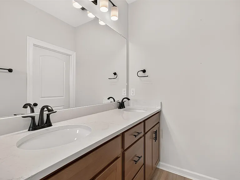 10726 Sky Creek Ln — Photo 35