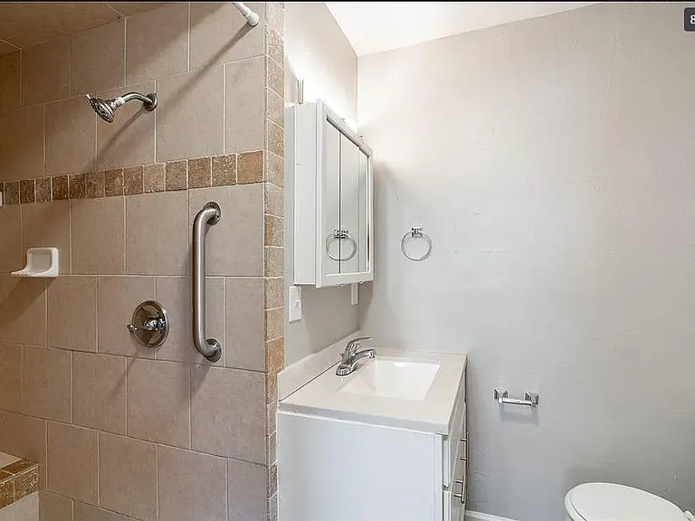 820 SW 31st St — Photo 6