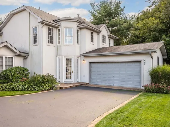 667 Verona Drive #667, Melville, NY 11747