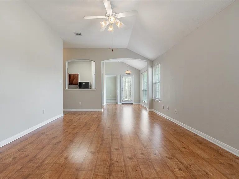 1033 Fallbrook Loop — Photo 5