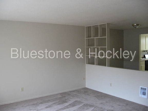 4th image of 15540 SE East Ave