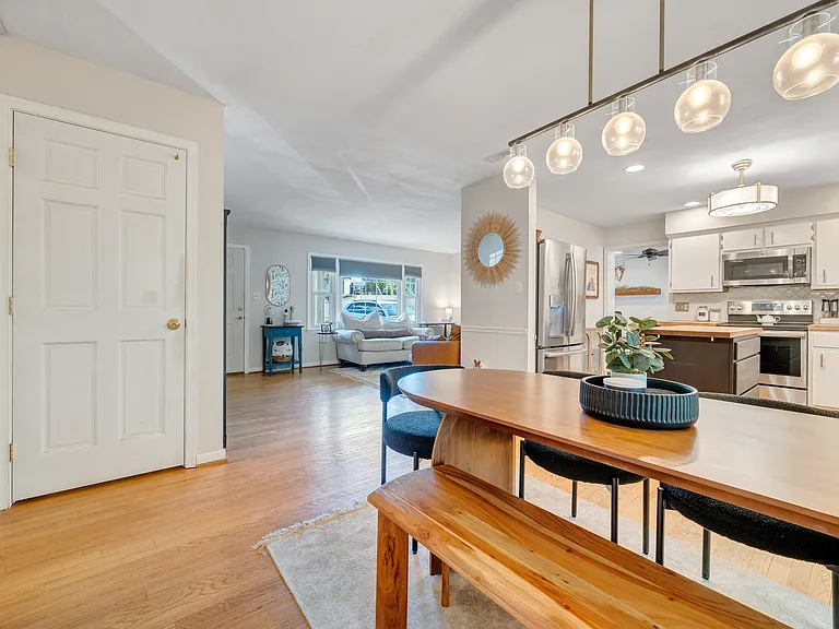 621 Aragona Dr — Photo 16